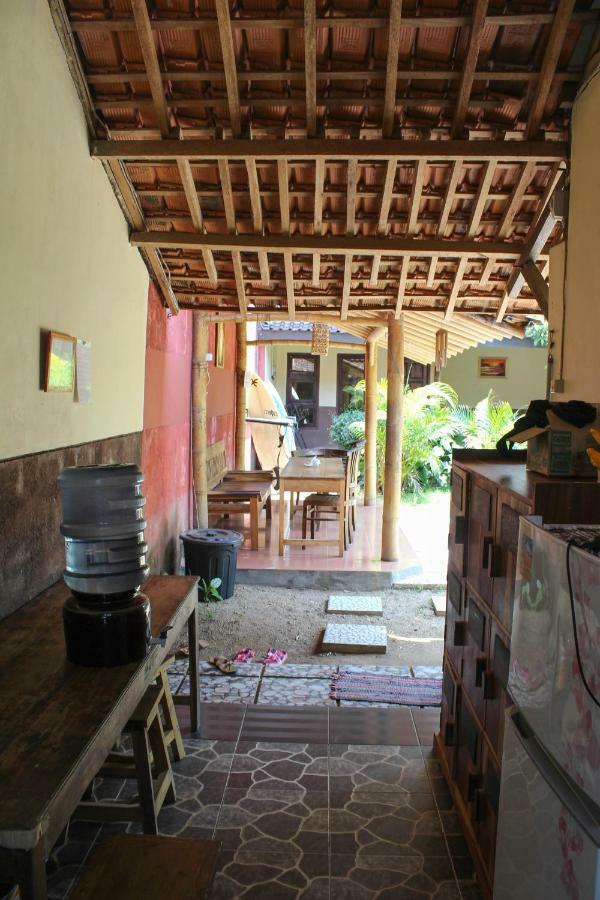 Harrys Oceanhouse 2 Pacitan Apartment Exterior photo