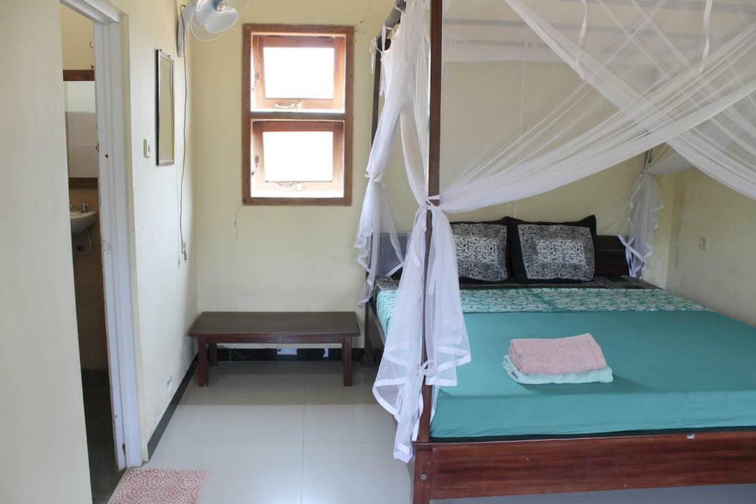 Harrys Oceanhouse 2 Pacitan Apartment Exterior photo