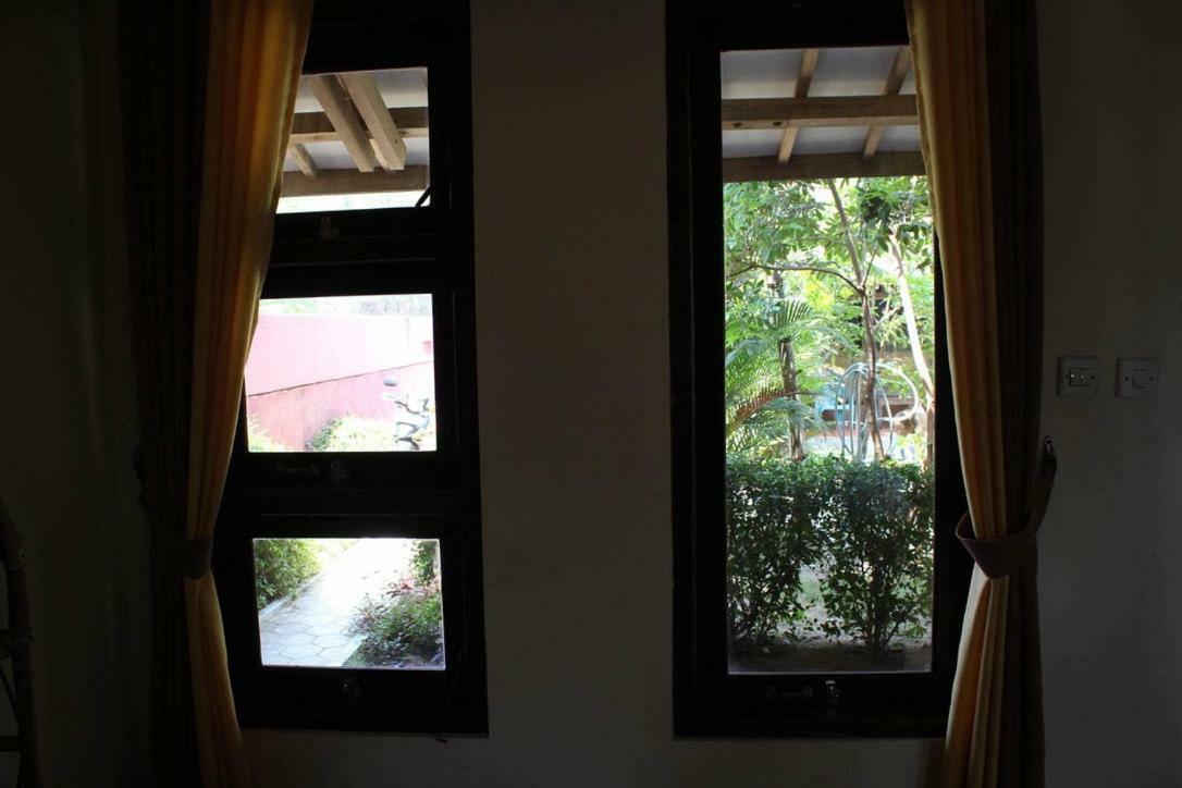 Harrys Oceanhouse 2 Pacitan Apartment Exterior photo