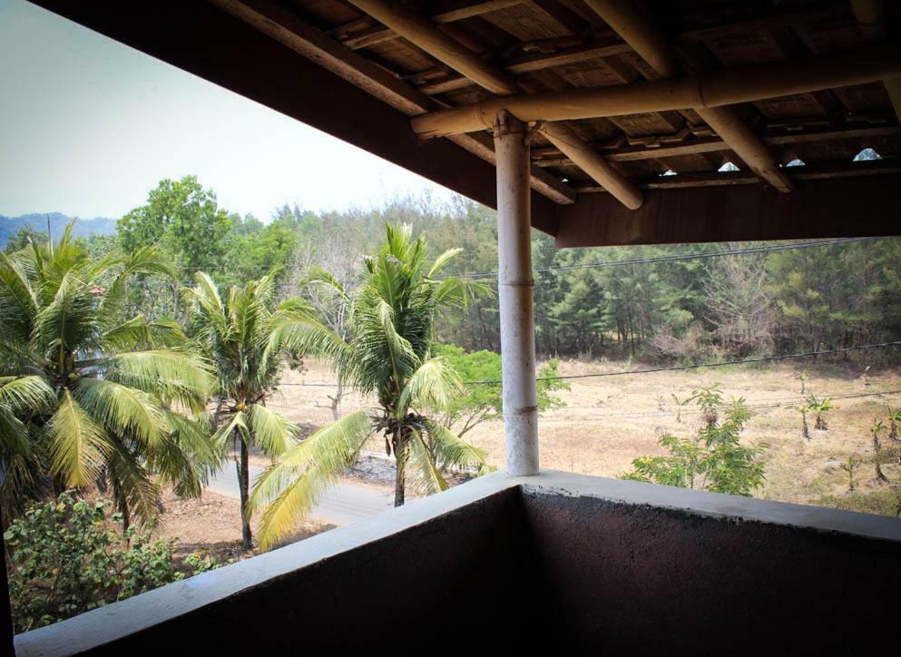Harrys Oceanhouse 2 Pacitan Apartment Exterior photo